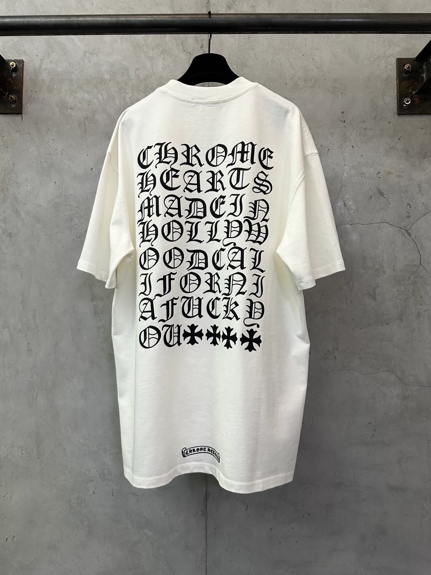 P270 Chrome Hearts 25ss classic Sanskrit gray letter round neck short-sleeved T-shirt. Fabric is high-definition and super heavy. Cotton double yarn compact Xinjiang cotton. Weight 400g. Paired with 2*2 Salona rib. 420g. Clean cloth. Clear texture. Tight feel. Stiff. High color fastness. No deformation. No discoloration. Customized hardware. Thread. Accessories. Alignment. Same style for men and women. -Color: Black White Gray -Size: XS S M L XL